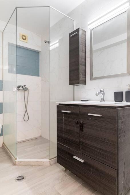 Apartment At Ano Glifada. Афины Экстерьер фото